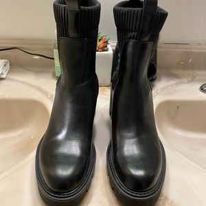 Authentic ZARA Chelsea boots never worn